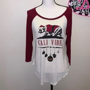 Free Kisses Cali vibes Christmas Santa pup lightweight top